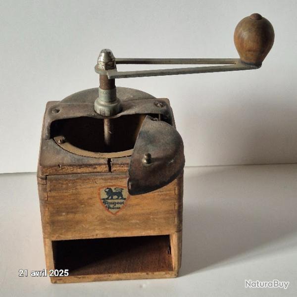 Moulin � caf� Peugeot manuel en bois et fer, �colo, sans �nergie