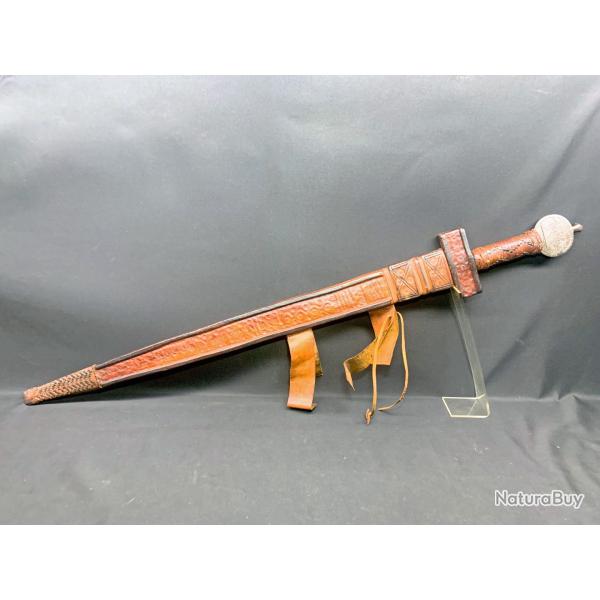 SUPERBE ET RARE EPEE AFRICAINE TAKOUBA DU PEUPLE MANDARA, REGION MONTAGNEUSE DU CAMEROUN, NO TOUAREG