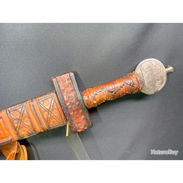 SUPERBE ET RARE EPEE AFRICAINE TAKOUBA DU PEUPLE MANDARA, REGION MONTAGNEUSE DU CAMEROUN, NO TOUAREG