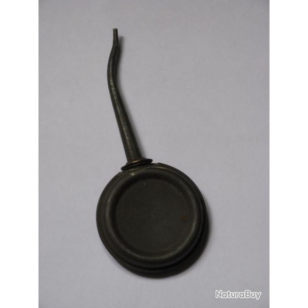 14-18 : petite burette  huile pour arme.