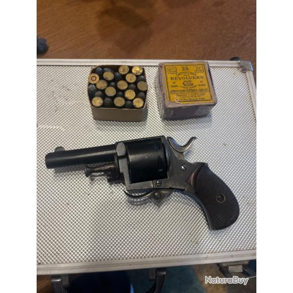 Revolver 320 + boite pleine