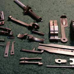Lot divers pi&egrave;ces. -  UBERTI. Carabine.