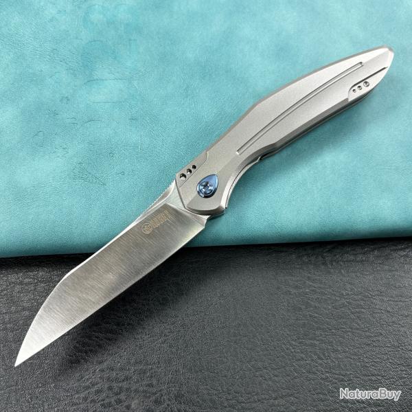 Couteau Kubey Barracuda Satin Lame Acier M390 Manche Titane Linerlock KIVT Clip KUB299C