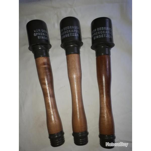 Reproduction de grenades a manche en bois A121