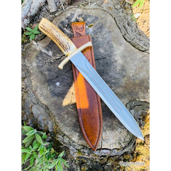 dague de chasse d'artisan / pommeau et fourreau gravure cerf