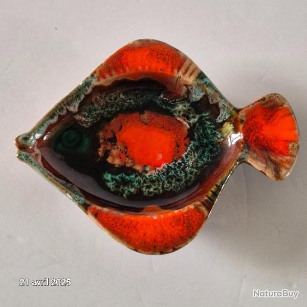 Vintage, Vide poche en forme de poisson en c�ramique Vallauris.                                    D