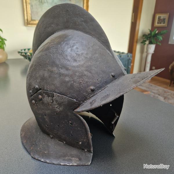 CASQUE BOURGUIGNOTTE XVII�me avec facture et expertise