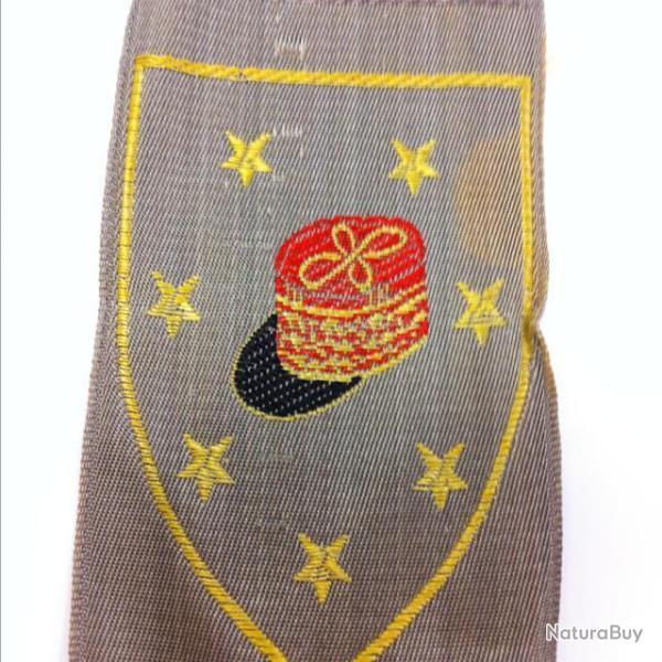 Broderie en soie avec k�pi fond beige A251