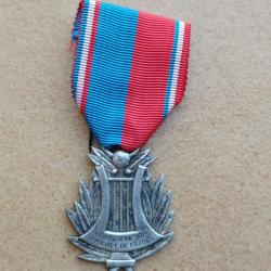 MEDAILLE CONFEDERATION MUSICAL DE FRANCE   COULEUR BRONZE