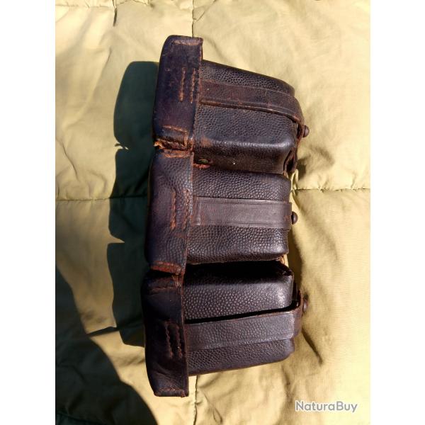 Cartouchiere mod�le 1909 fabrication 1915 bon cuir 2 accroches un peu ab�m�