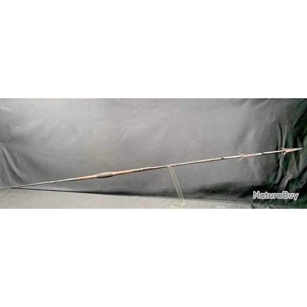 ANCIENNE ET BELLE LANCE AFRICAINE NGBANDI, XIX SIECLE, CONGO,  CUIVRE ET FER BLANC ET BOIS SCULPTE A