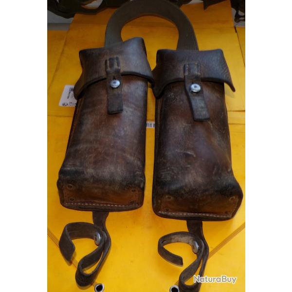ARMEE SUISSE : 2 ETUIS EN CUIR POUR MAGASINS LONGS  DE L'ARMEE SUISSE , DATE 1940 WWII   FABRICANT D