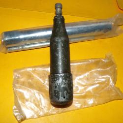 GRAISSEUR POMPE A GRAISSE POUR PETIT GRAISSEUR GENRE MOTO MILITAIRE DE L'ARMEE FRANCAISE , AVEC UNE