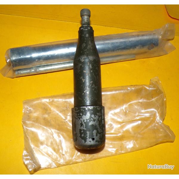 GRAISSEUR POMPE A GRAISSE POUR PETIT GRAISSEUR GENRE MOTO MILITAIRE DE L'ARMEE FRANCAISE , AVEC UNE