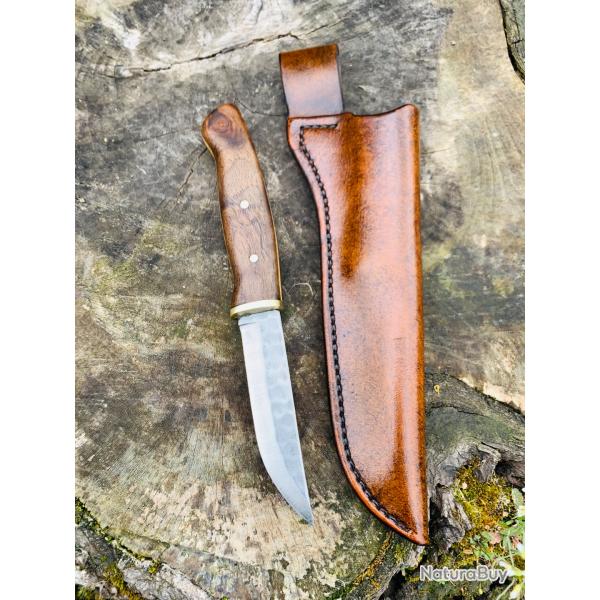 couteau de chasse ou d'apr�s chasse d'artisan /  lame martel�e brut de forge