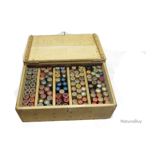 Boite en bois avec des cartouches chasse diverses calibre 16 ref 899