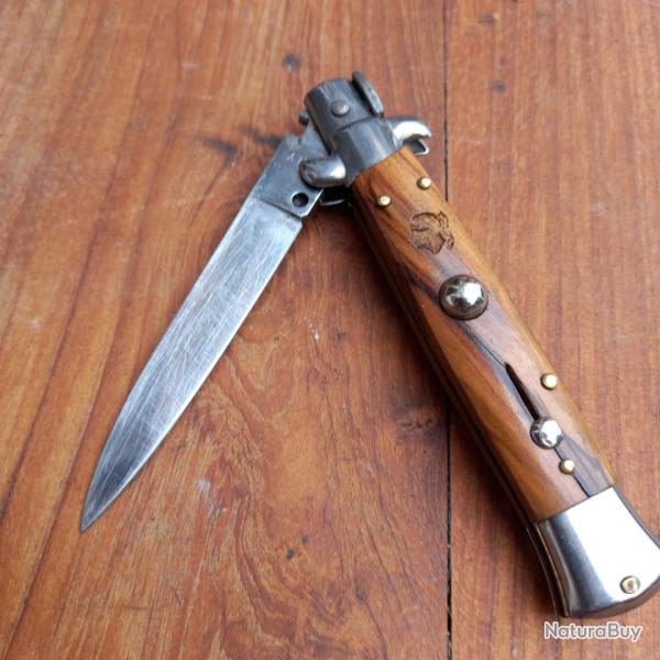 Couteau AUTOMATIQUE VENDETTA CORSE Manche en Bois d Olivier