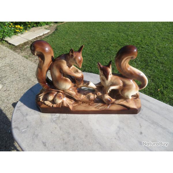 Ancienne grande sculpture en c�ramique �maill�e repr�sentant deux �cureuils - FRANCE (Vers 1920-30)