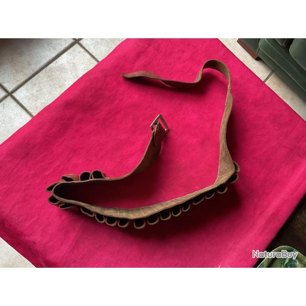 Cartouchi�re ancienne de marque Manufrance, pas de prix de r�serve