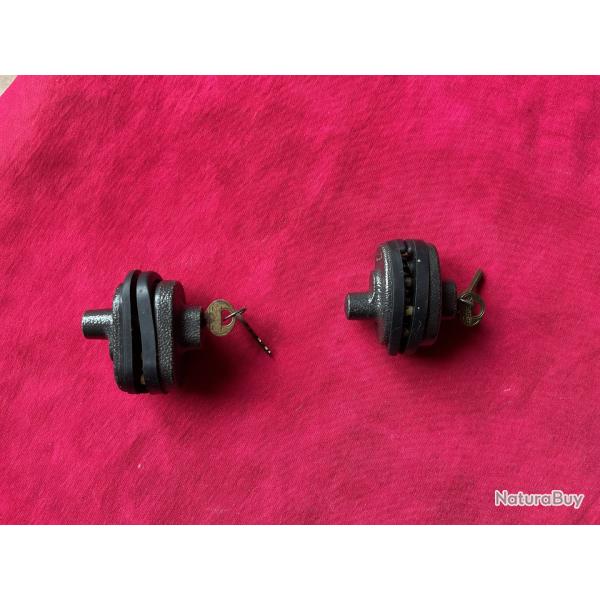 Lot de deux verrous de pontet anciens, pas de prix de r�serve.