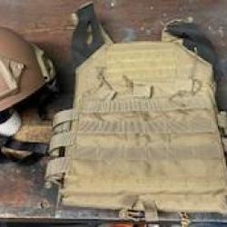 Protections Airsoft : Gilet + casque &eacute;tat neuf