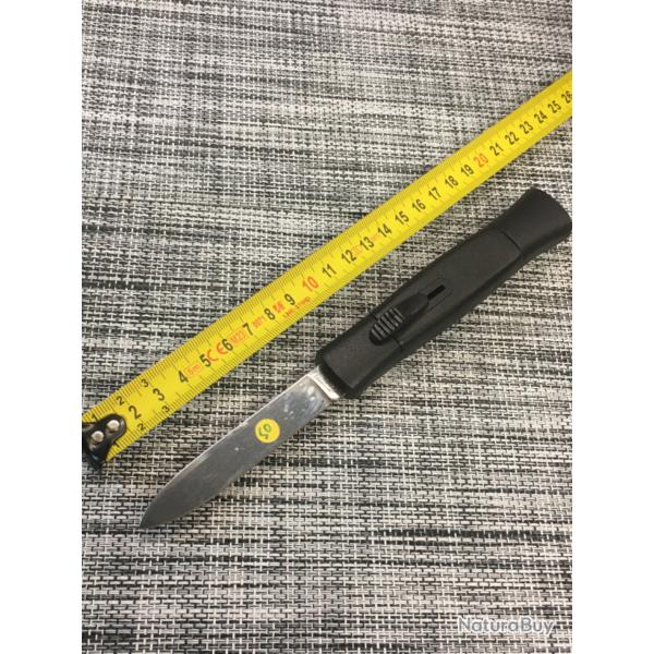 Couteau automatique lame sortie frontale