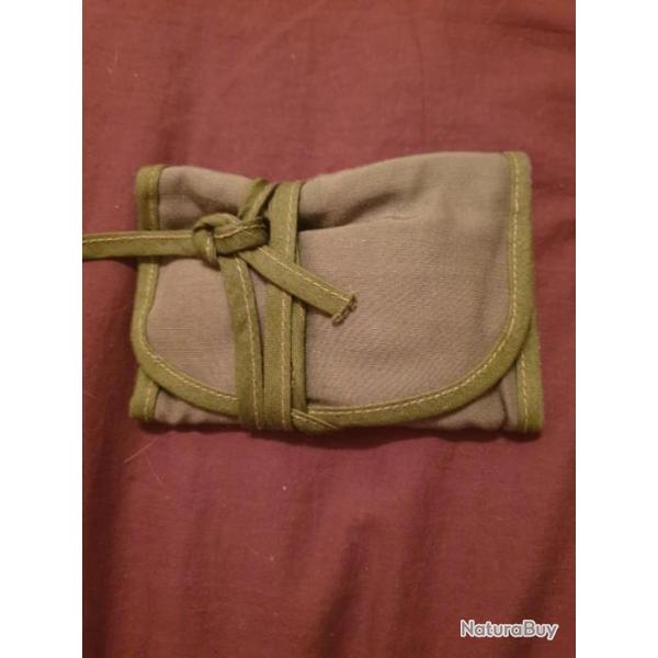 Trousse de couture compl�te US  �tat parfait  A25