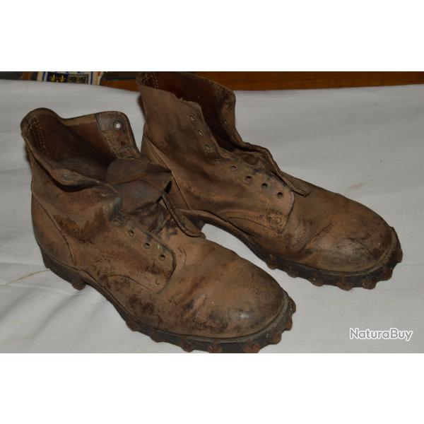 PAIRE DE BRODEQUINS CLOUTES TROUPES DE MONTAGNE 1939/1945-FRENCH SHOES MOUNTAINS 2�WW