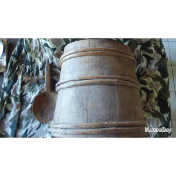 TONNEAU BOIS pour BEURRE TRES ANCIEN ET SA LOUCHE