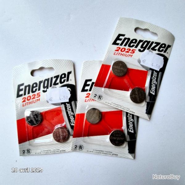 Lot de 6 piles neuves ref. 2025, erreur d'achat,