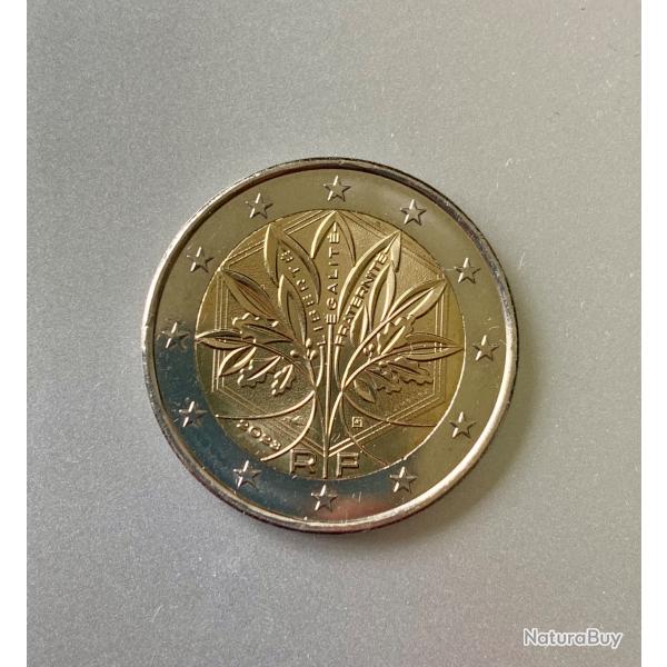 Pi�ce de 2 euros. Avec l'arbre de la libert� compos� de GM feuilles de ch�nes et d'olivier
