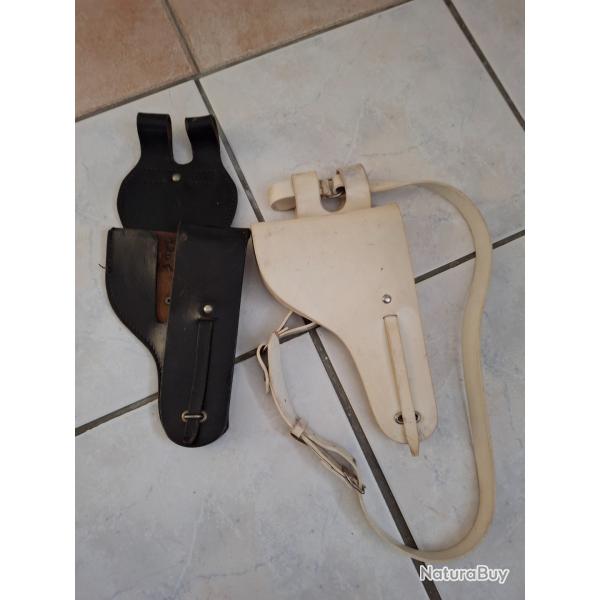 Deux holsters gendarmerie