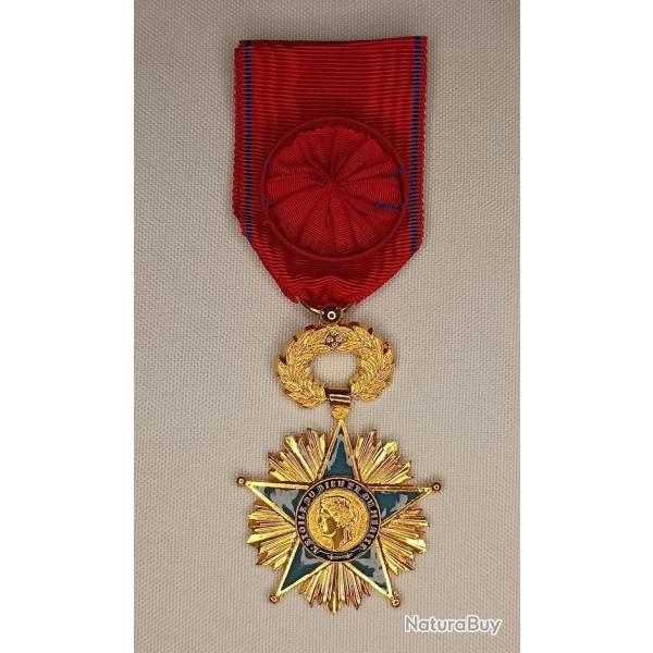 M�daille Officier �toile du bien et du m�rite
