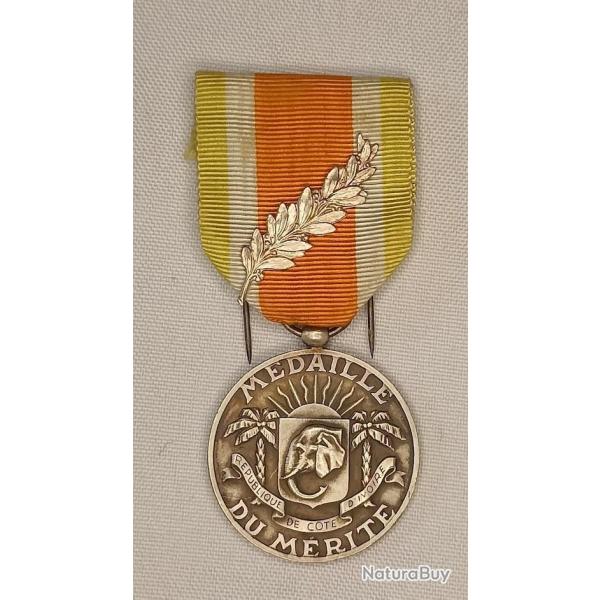 M�daille du M�rite avec palme de C�te d'Ivoire vintage