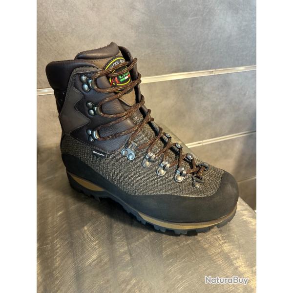 ANDREW NEPAL LOW HUNTER