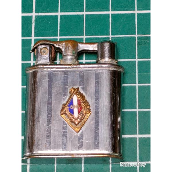 BATAILLON FRAN�AIS GUERRE DE COREE BRIQUET AVEC INSIGNE