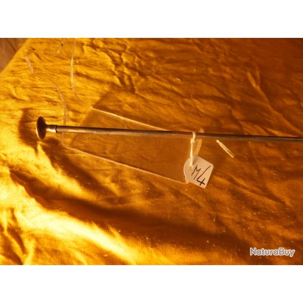 Baguette de type : fusil.                                                                    (M4)