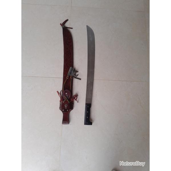 coupe  coupe de brousse  avec son fourreau    origine   guatemala
