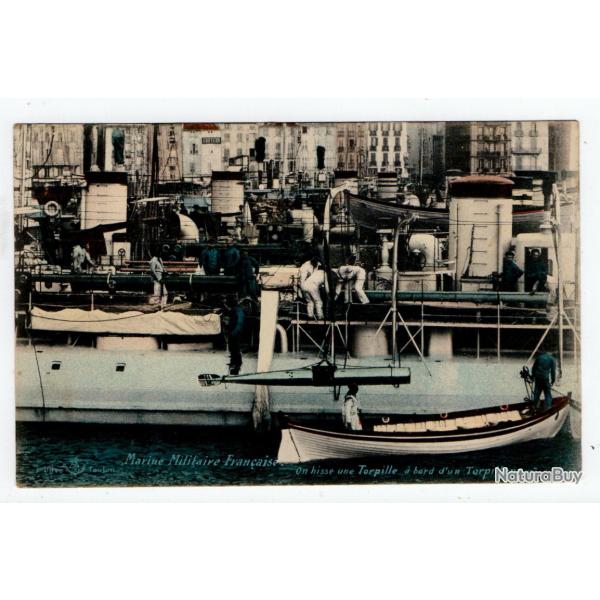 CPA - MARINE Militaire Fran�aise -" on hisse une Torpille a bord d'un Torpilleurs N�1217