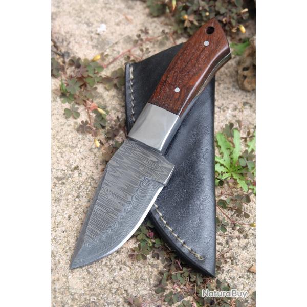Skinner Couteau de Chasse Lame Acier Damas 256 Couches Manche Rosewood Fabr Artisanale Etui Cuir