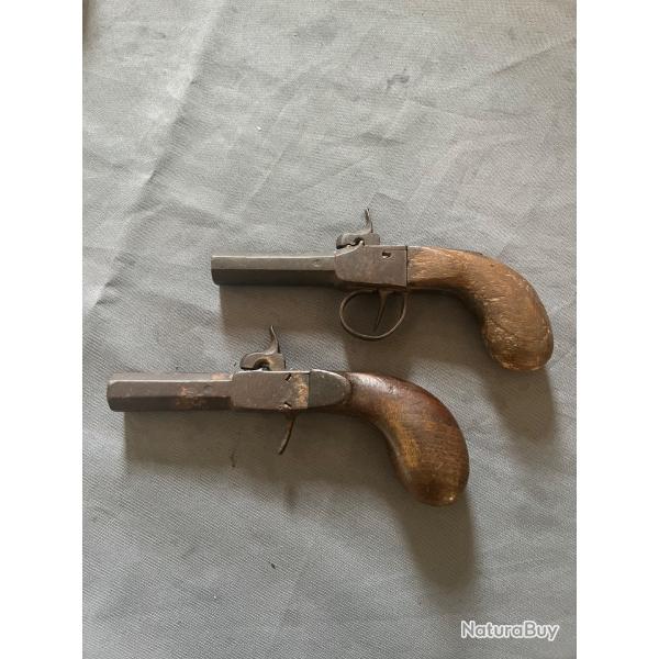 Vieux pistolets mono coup � percussion