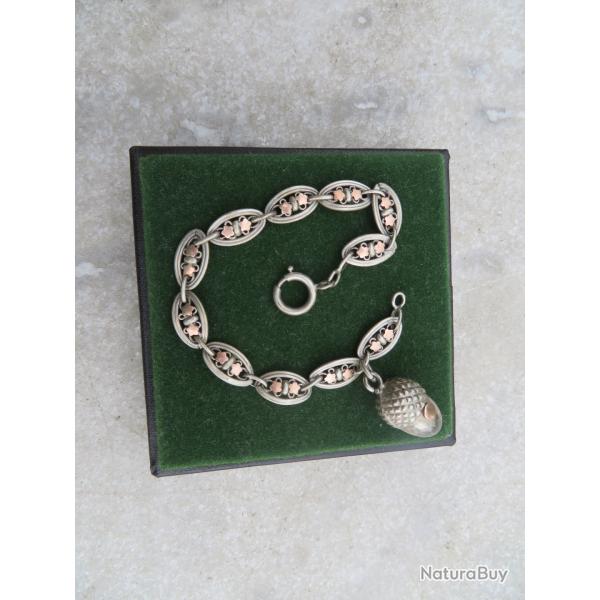 Ancienne chaine de montre � gousset en argent a maille filigrane, orn�e d'un pendentif Gland (XX�)