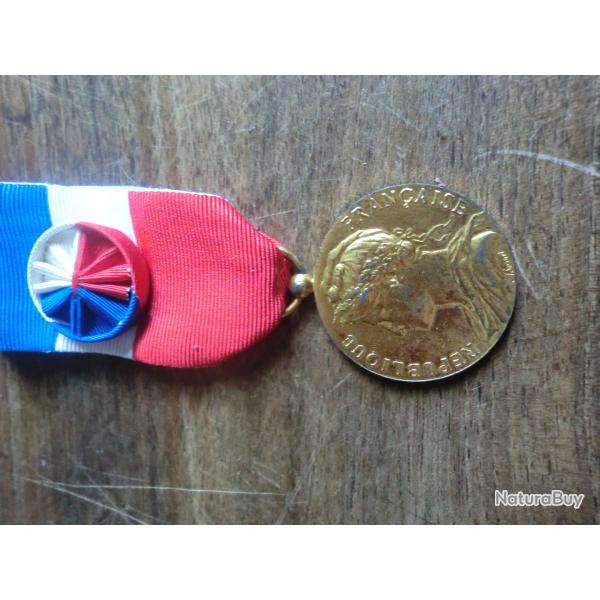 mdaille ministre du travail  D. chatelier 1984 / A.borrel