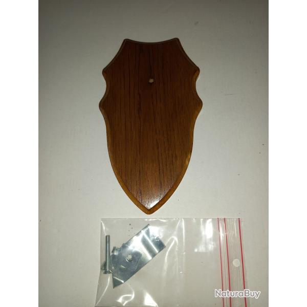 Ecusson pour chevreuil  TBE en ch�ne avec pince m�tal