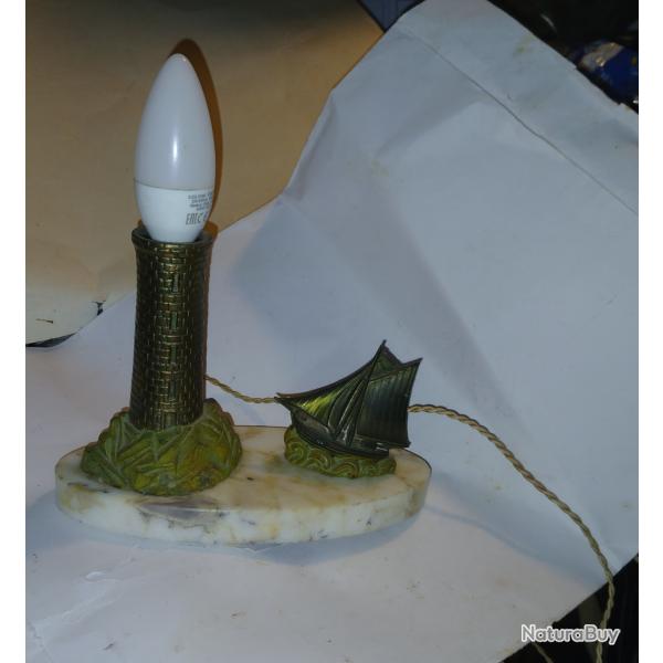 ANCIENNE LAMPE DE CHEVET STYLE PHARE AVEC BATEAU
