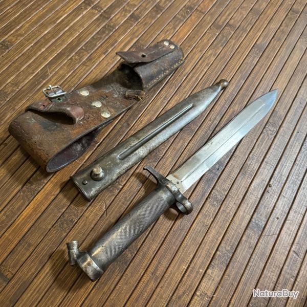 BA�ONNETTE MAUSER SU�DOISE 1896 AVEC FOURREAU ET GOUSSET CUIR