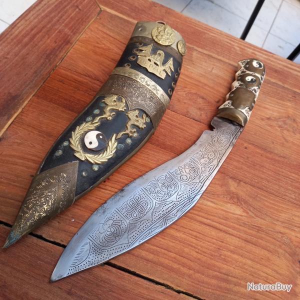 Magnifique et Lourd Couteau KUUKRI NPALAIS Manche en OS avec Fourreau en Cuir
