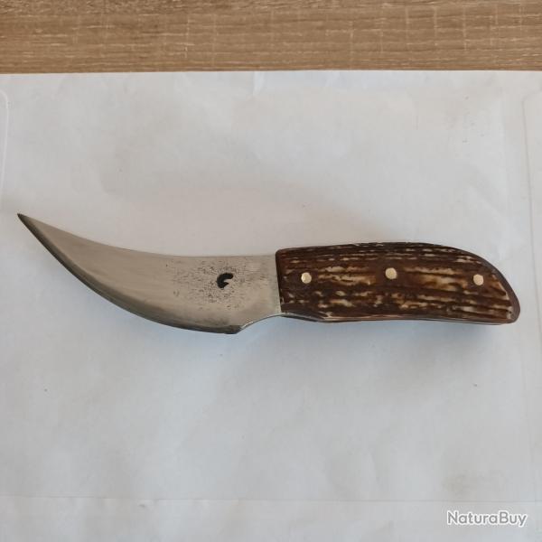 couteau artisanal a d�pecer en bois de cerf
