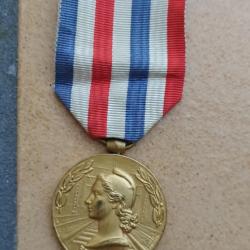 MEDAILLE D HONNEUR DES CHEMINS DE FER  ANNEE 1953 ATTRIBUEE ECHELON VERMEIL 35 ANS SERVICE SNCF