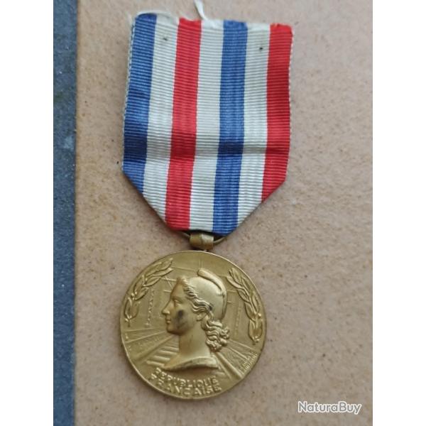 MEDAILLE D HONNEUR DES CHEMINS DE FER  ANNEE 1953 ATTRIBUEE ECHELON VERMEIL 35 ANS SERVICE SNCF